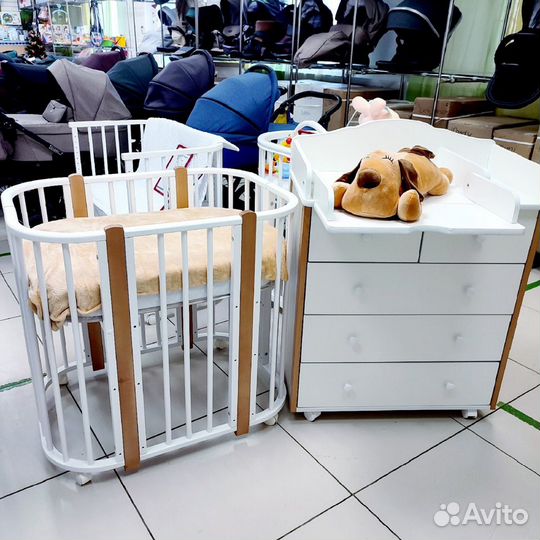 Кроватка-трансформер + комод + 2 матраса