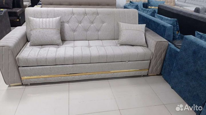 Мебель столы и стулья и тюли