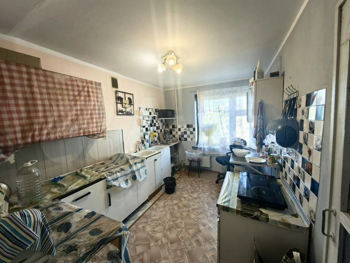 Комната 42 м² в 4-к., 5/9 эт.