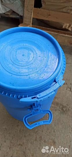 Бочка пластиковая с крышкой 50л