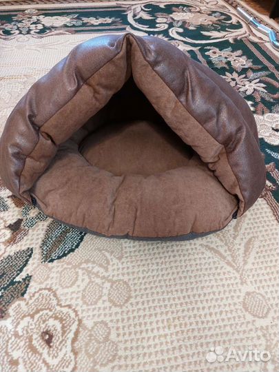 Домик для кошек и собак мелких пород