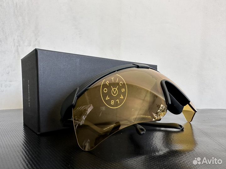 Солнцезащитные очки