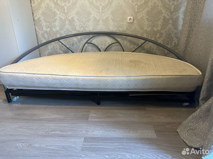 Круглая кровать