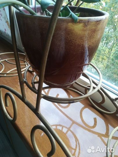 Подставка для цветов металлическая