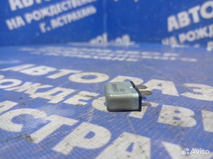 Предохранитель Audi A6C5 седан 2001