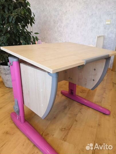 Растущий письменный стол, стул для первоклассника