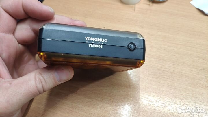Накамерный видео- фото-свет Yongnuo YN-0906