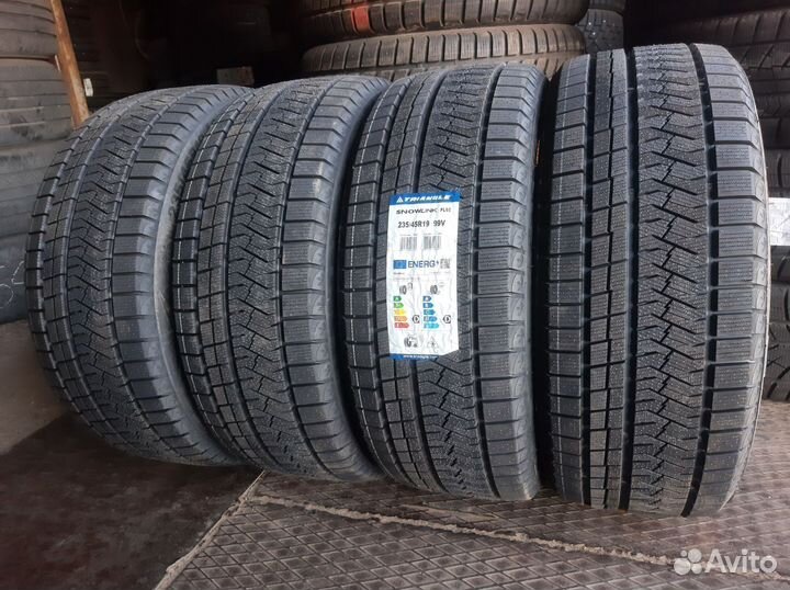 Triangle Trin PL02 235/45 R19 98V