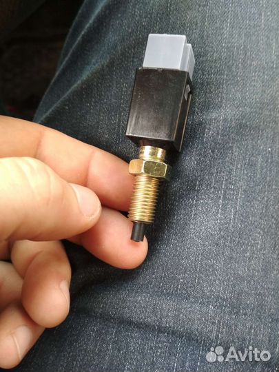 Датчик стоп сигнала на nissan