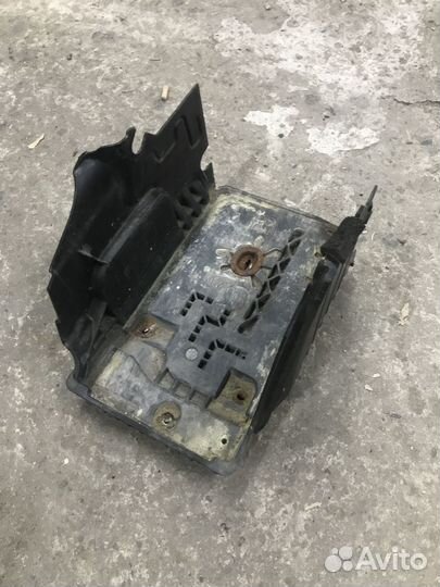 Подставка под аккумулятор Freelander 2