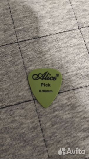 Акустическая гитара