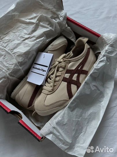 Кроссовки женские