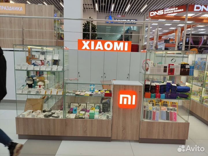 Торговый остров с подсветкой и световыми коробами