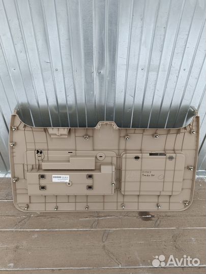Обшивка двери багажника Toyota Land Cruiser Prado