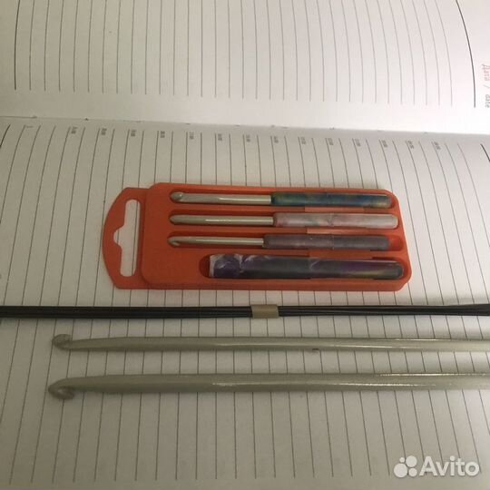 Крючок для вязания, спицы чулочные и пяльцы