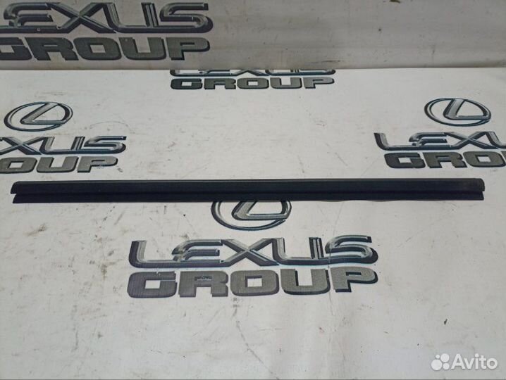 Молдинг на дверь прав. зад. Lexus NX300h