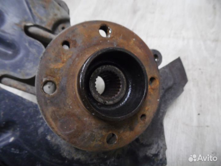 Кулак поворотный передний левый Renault Megane II