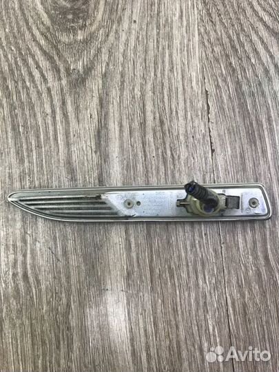 Повторитель поворота передний правый Ford Mondeo