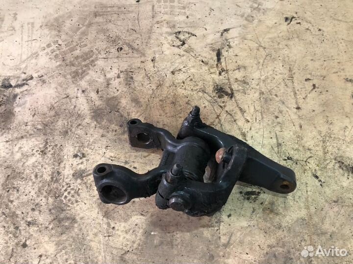 1377739 Кронштейн рессоры передней левой Scania