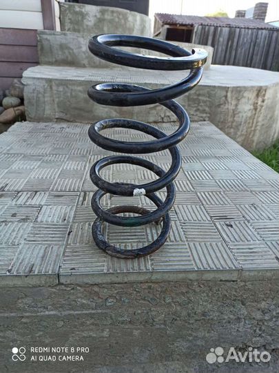 Пружина задняя на тойота Вокс ноах