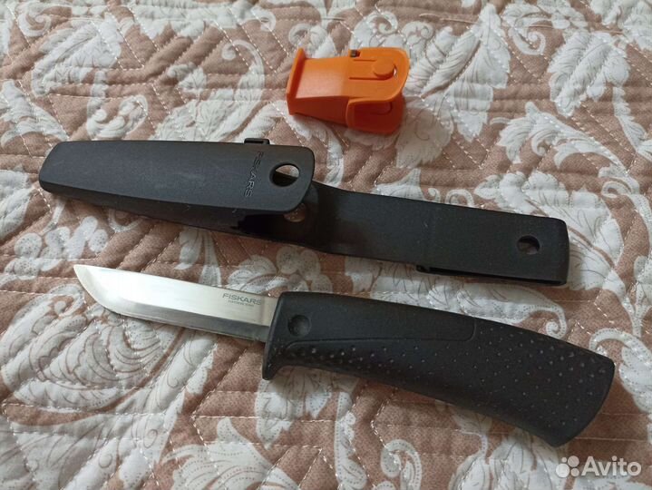 Топор колун А19 Fiskars + нож с точилкой Фискарс