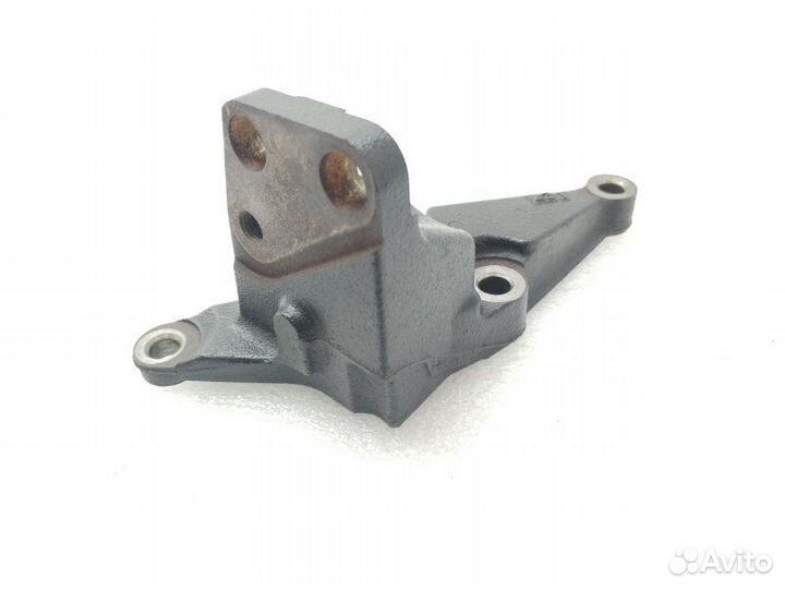 Кронштейн двигателя правый Toyota Wish ZNE10G 1.8