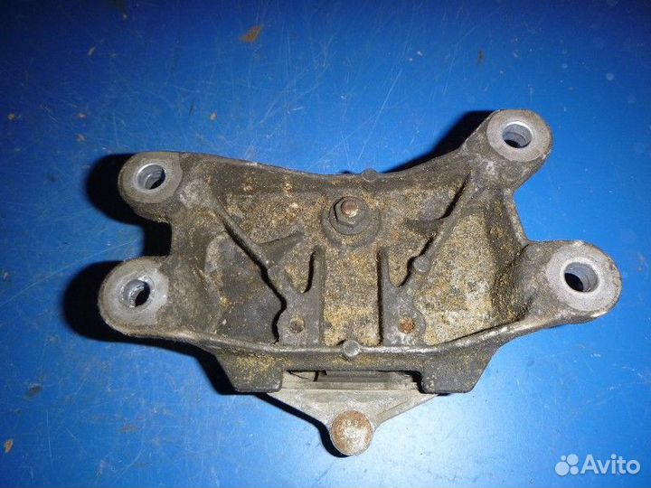 Опора кпп audi Q5 2008