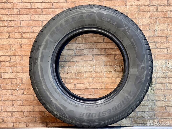 Bridgestone Blizzak DM-V2 225/70 R16