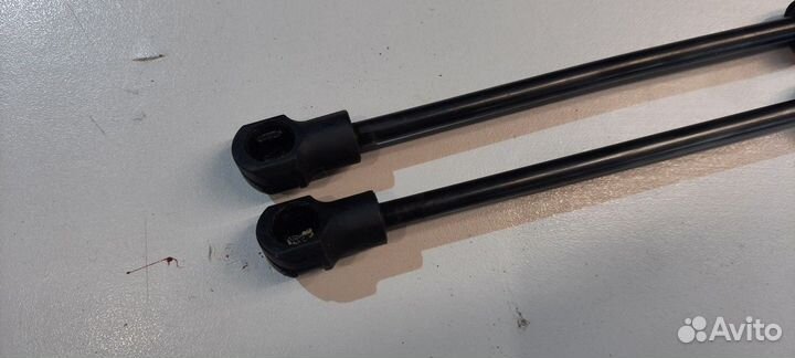 Амортизатор стекла багажника (Chevrolet Captiva)