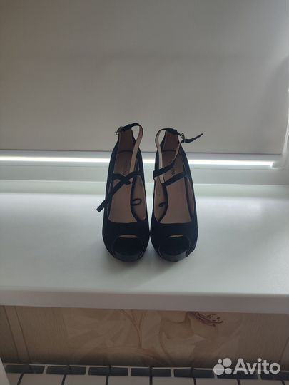 Туфли на высокой шпильке