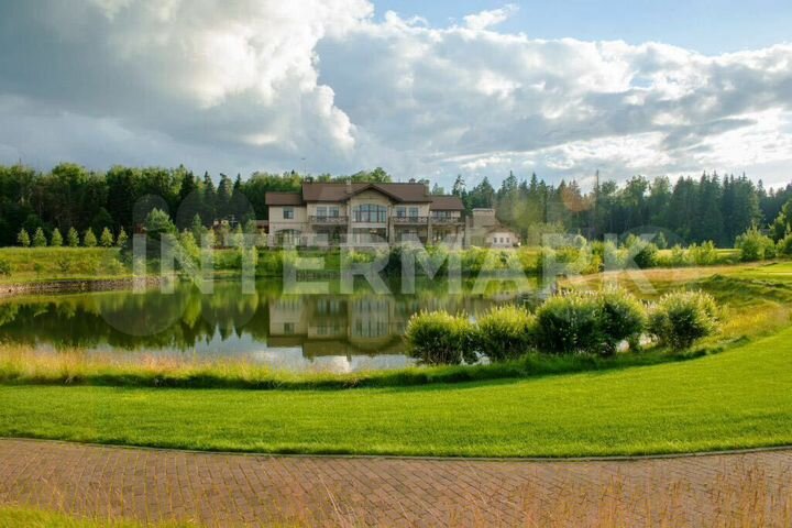 Дом 1250 м² на участке 50 сот.