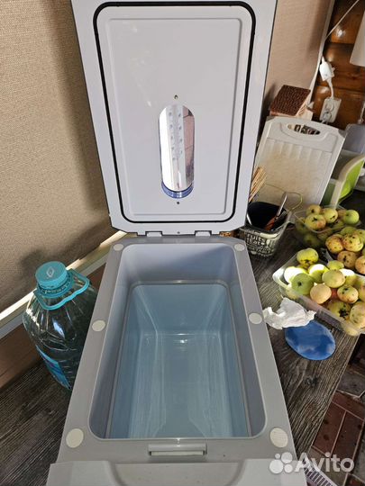 Автохолодильник AVS (220v. 12 v)