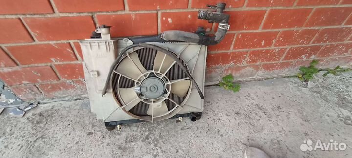 Радиатор охлаждения Toyota Sienta с вентилятором