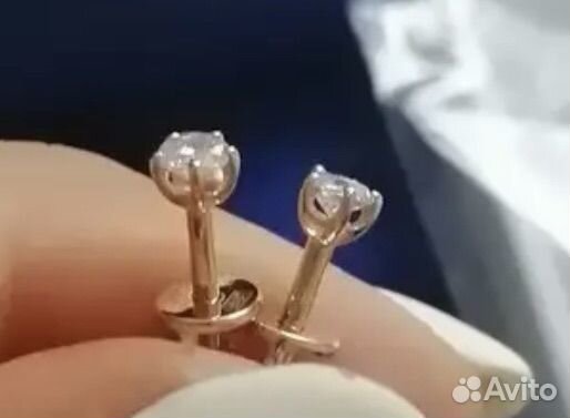 Одна золотая серьга