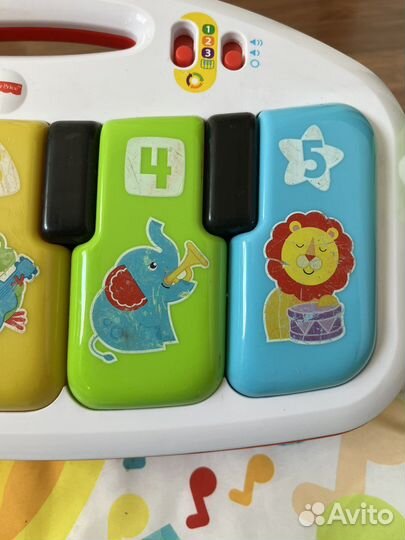 Развивающий коврик fisher price с пианино