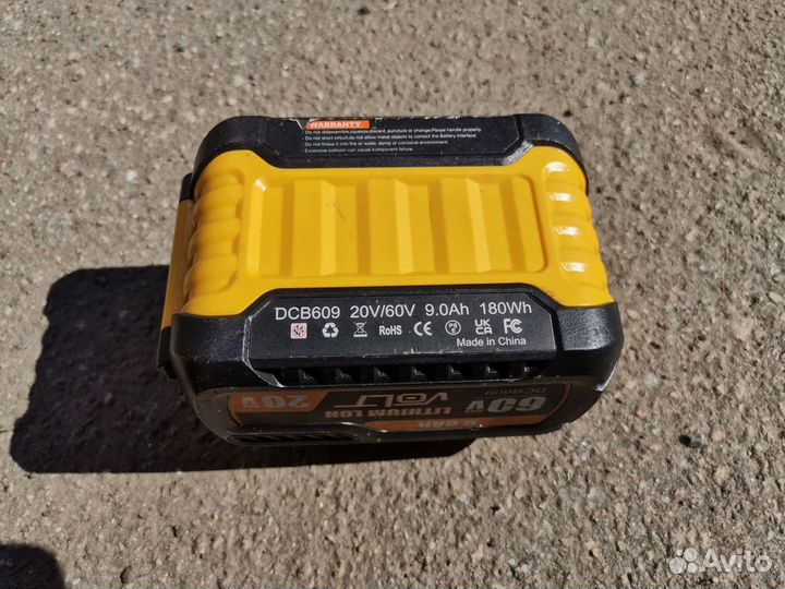 Нейлер Dewalt DCN692