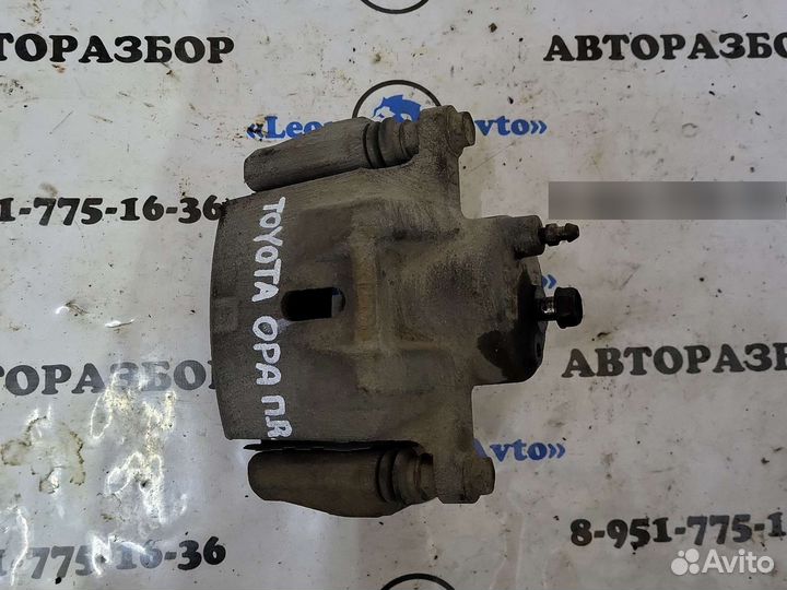 Суппорт передний правый toyota opa