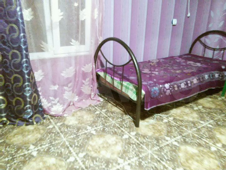 Комната 40 м² в 4-к., 1/2 эт.