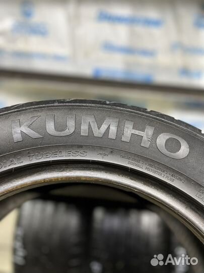 Kumho Ecsta PS31 215/55 R16 97W