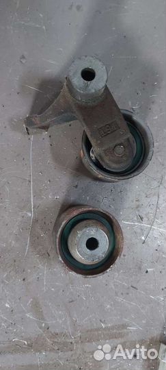 Ролик натяжной на Mitsubishi 4G 93