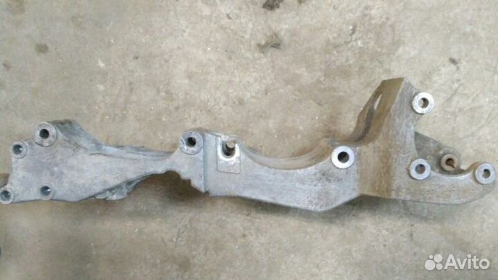 Кронштейн генератора Volkswagen Sharan 1.9TDI