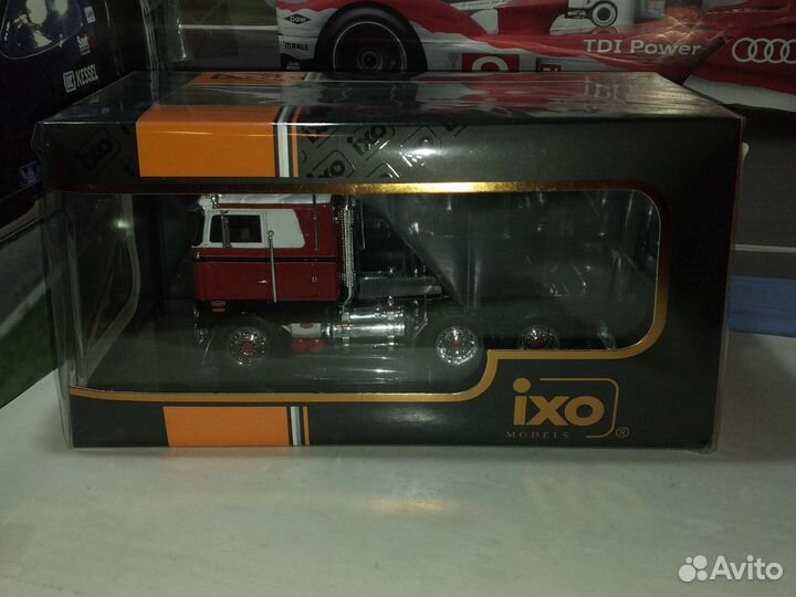 Седельные тягачи Mack и Peterbilt 