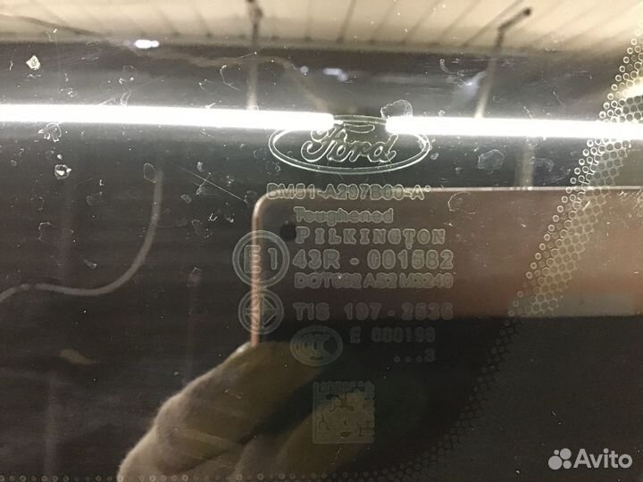 Стекло кузовное глухое правое Ford Focus III 2011