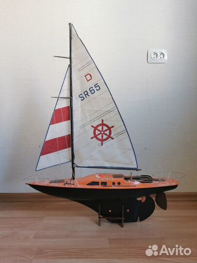 Модель яхта