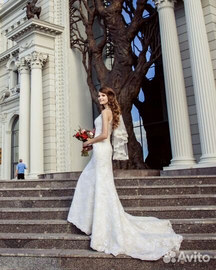 Свадебное платье со шлейфом 42-44 + фата