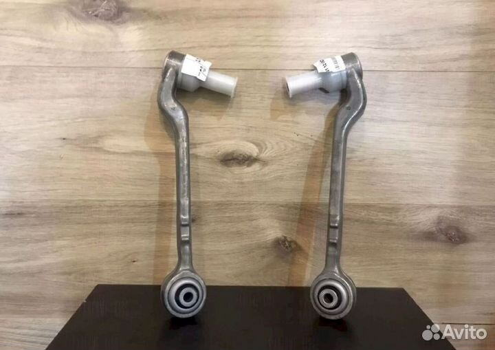 Поперечный рычаг правый