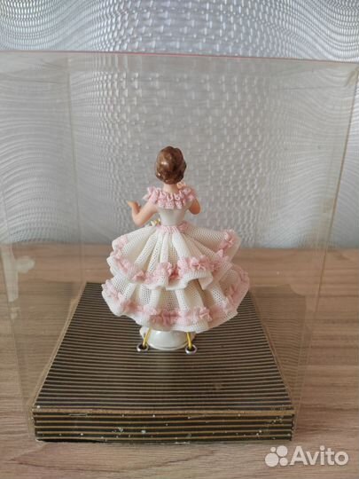 Статуэтка фарфор