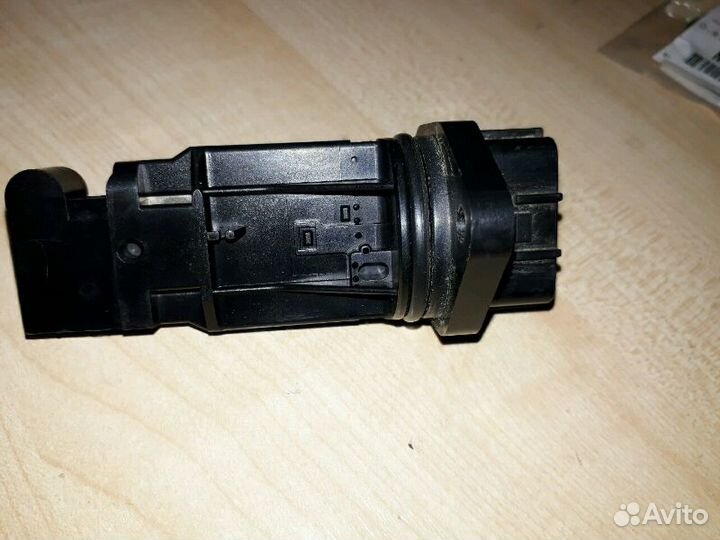 Датчик расхода воздуха Nissan 4 pin