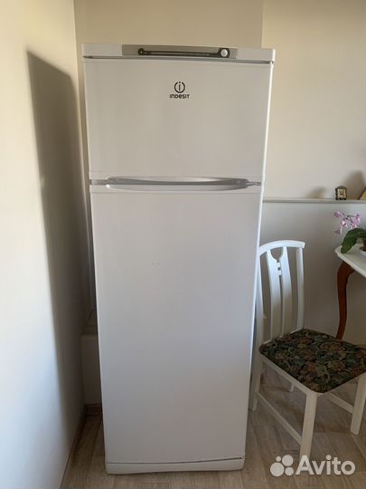 Холодильник бу indesit