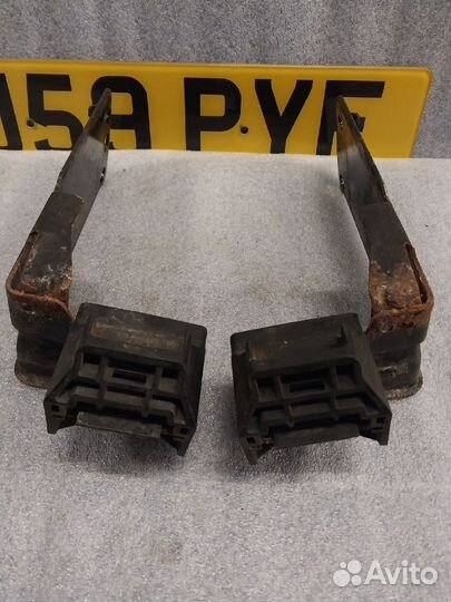 Кронштейн радиатора BMW E90 E91 E92 E81 E87 E84